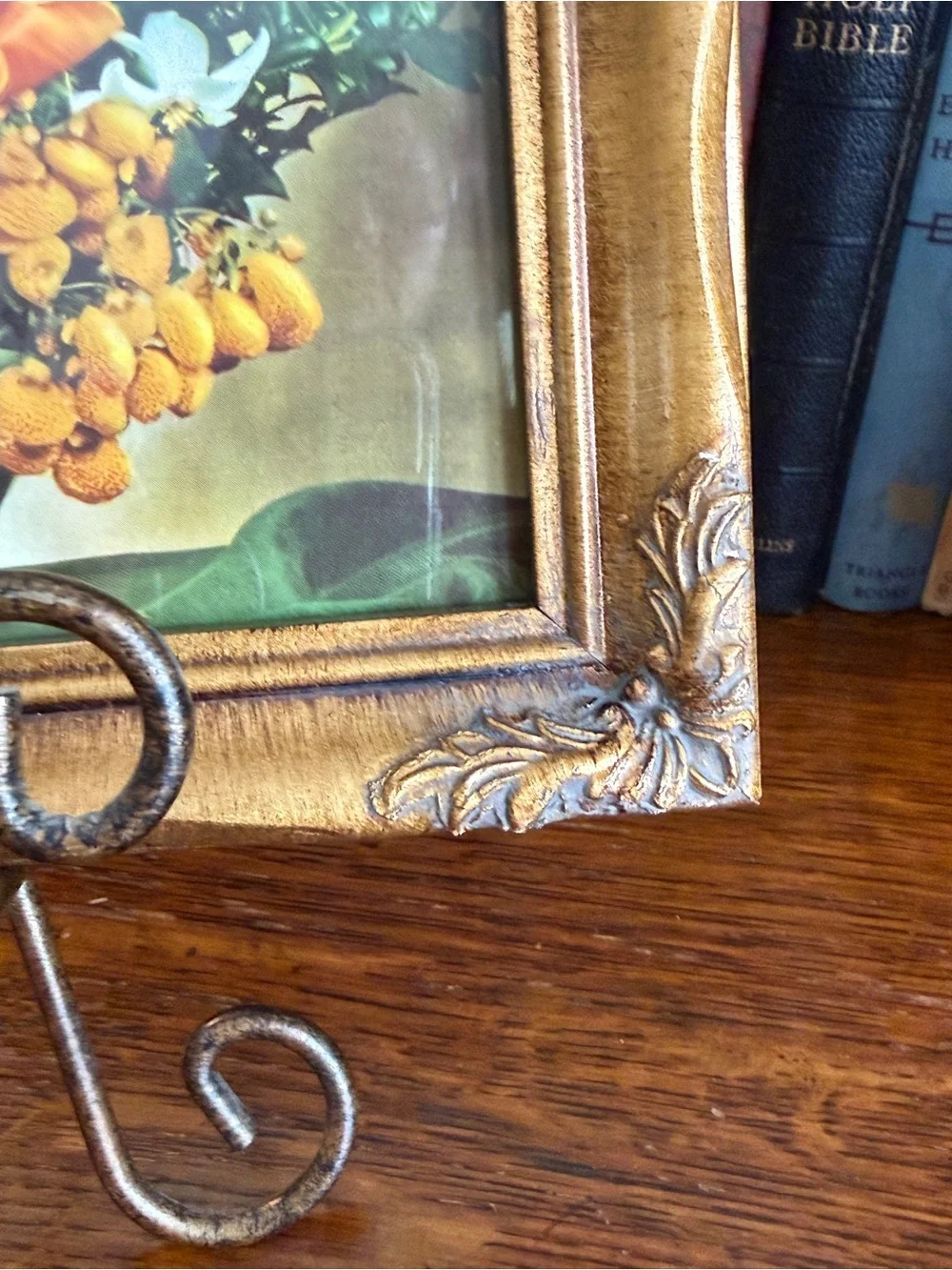 Mid Century Floral Still Life Print in Gold Wood Frame with Easel - Picture 4 of 9